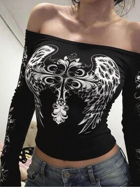 Women’s Black Long Sleeve Tee with White y2k Graphic desing